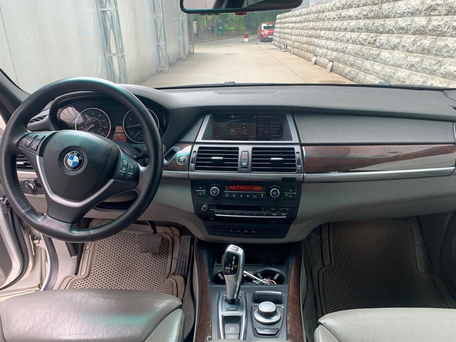 Qua thời đỉnh cao, BMW X5 2008 bán lại chỉ ngang giá Toyota Vios đập hộp - Ảnh 4.