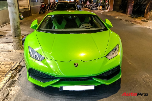 Không tham gia vào hành trình siêu xe, Phan Thành lặng lẽ cầm lái Lamborghini Huracan dạo phố đêm cuối tuần - Ảnh 1.