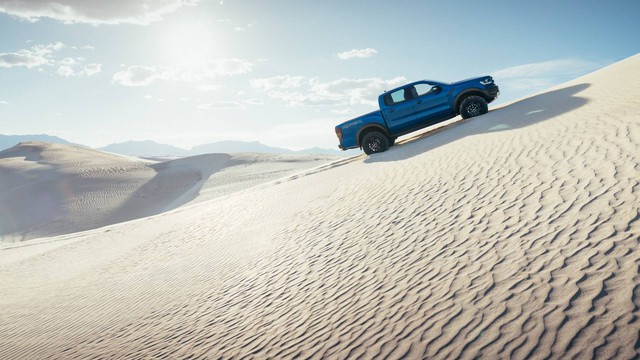 Ford Ranger Raptor thế hệ mới sẽ mạnh hơn cả Porsche 718 Cayman GTS, tính làm trùm phân khúc bán tải hạng nhẹ? - Ảnh 1.