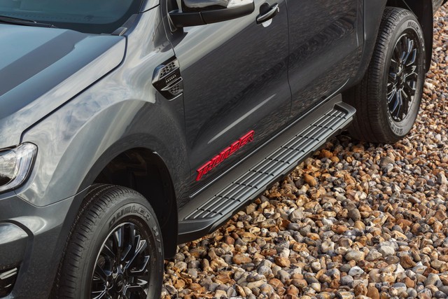 Trình làng Ford Ranger Thunder - Bán tải sấm sét lai Wildtrak và Raptor - Ảnh 5.