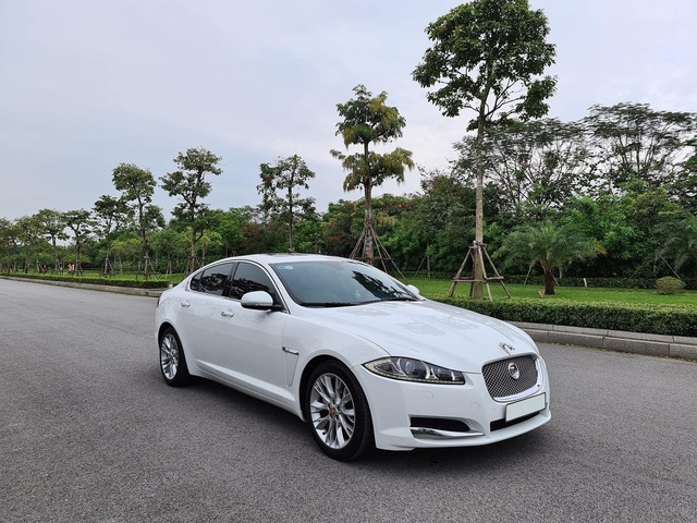 Rẻ chưa từng có, Jaguar XF bán lại với giá Toyota Camry khi vừa chạy 43.000 km - Ảnh 1.