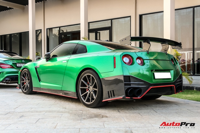 Hậu nâng cấp bodykit hàng hiệu, đại gia Bình Phước lột xác Nissan GT-R R35 với ngoại thất xanh lá - Ảnh 7.