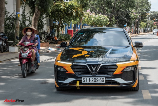 VinFast Lux A2.0 chất chơi của người Sài Gòn: Hạ gầm, độ pô, tăng công suất và lột xác bằng bộ cánh mua bản quyền từ nước ngoài - Ảnh 4.