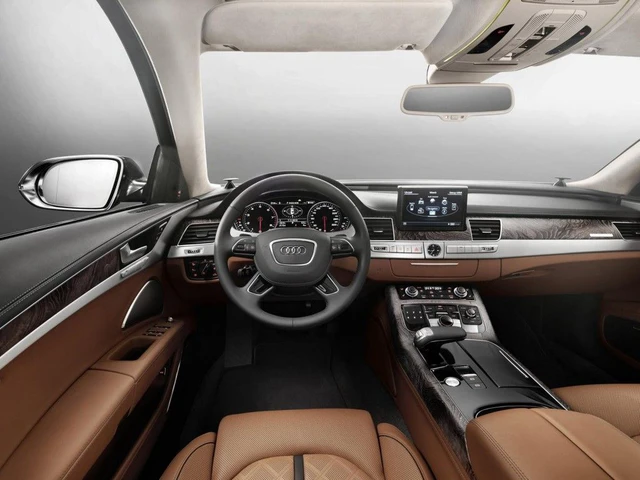 Chi 2,5 tỷ để sở hữu BMW 330i M Sport mới ra mắt hay chọn Audi A8 đời 2015 - Ảnh 4.