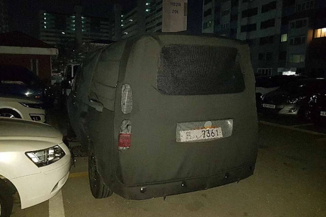 Lộ diện Hyundai Starex thế hệ mới: Nhiều điểm giống Santa Fe để đấu Kia Sedona - Ảnh 2.