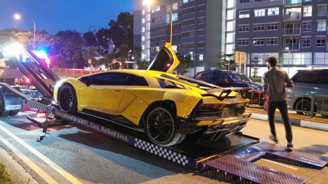 Đại gia Singapore lái Lamborghini Aventador S húc đuôi một chiếc Lamborghini giống hệt xe mình  - Ảnh 2.