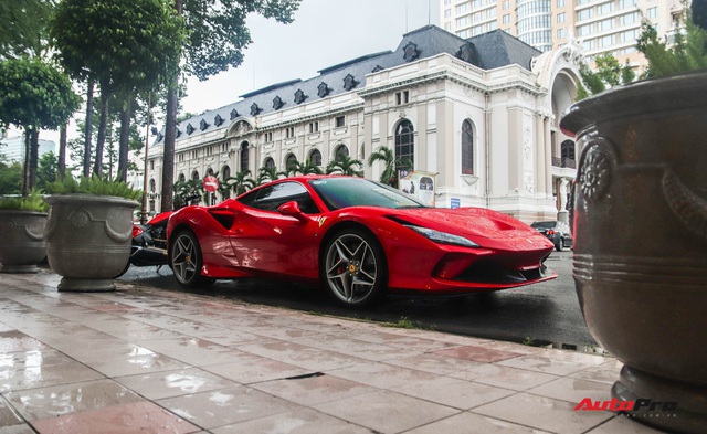 Bóc tách Ferrari F8 Tributo của doanh nhân Nguyễn Quốc Cường: Riêng tiền option lên tới hơn 800 triệu đồng - Ảnh 1.