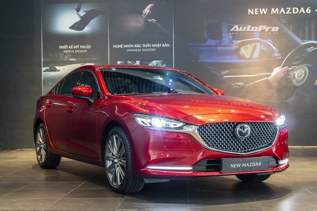 Loạt xe vừa mở bán đã giảm giá hàng chục triệu đồng: Mazda6 nhận ưu đãi kép, Suzuki Ertiga hạ giá sốc - Ảnh 2.