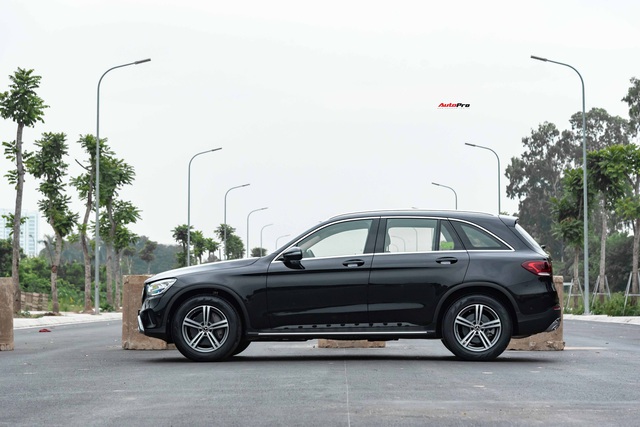 Mercedes-Benz GLC 2020 bản giá rẻ đầu tiên lên sàn xe cũ, rẻ hơn gần 200 triệu đồng so với mua mới - Ảnh 2.