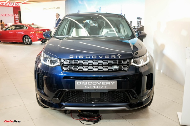 Land Rover Discovery Sport 2020 ra mắt khách Việt: 5 phiên bản, giá cao nhất hơn 3,8 tỷ đồng, nhiều tùy chọn cơ bản nhưng phải trả thêm tiền - Ảnh 1.