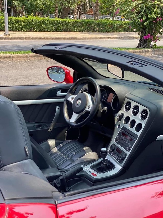 Xe chơi mui trần Alfa Romeo Spider độc nhất Việt Nam chào giá hơn 900 triệu đồng ngang ngửa Mazda6 2020 - Ảnh 3.
