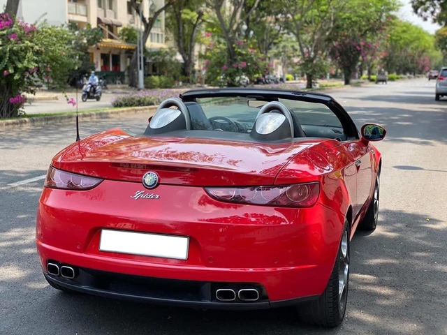 Xe chơi mui trần Alfa Romeo Spider độc nhất Việt Nam chào giá hơn 900 triệu đồng ngang ngửa Mazda6 2020 - Ảnh 2.