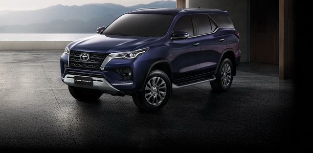 Ra mắt Toyota Fortuner 2021 - Vua SUV 7 chỗ sửa thiết kế, đáp trả Hyundai Santa Fe - Ảnh 1.