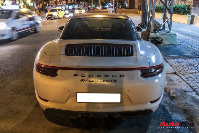 Porsche 911 Targa 4 GTS độc nhất Việt Nam của đại gia Đà Lạt tái xuất trên đường phố Sài Gòn sau nửa năm vắng bóng - Ảnh 7.