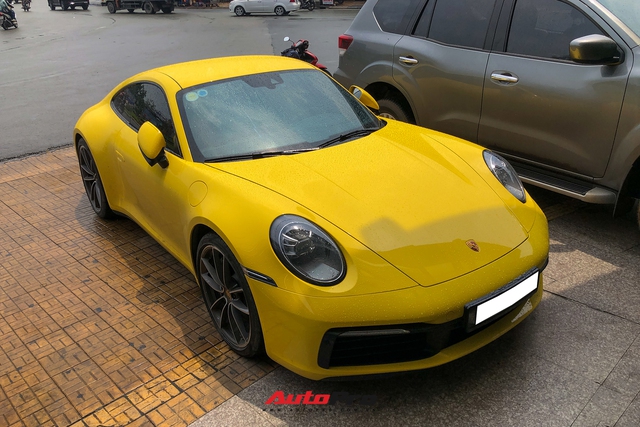 Đại gia Sài Gòn tậu Porsche 911 Carrera S thế hệ mới với màu vàng nổi bật - Ảnh 1.