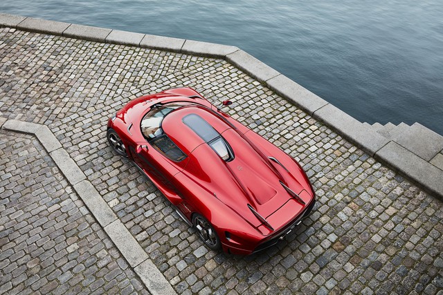 Rảnh rỗi mùa dịch, Koenigsegg lấy siêu xe ra làm phim - Ảnh 1.