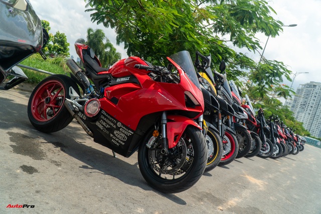 Dàn Ducati hơn 80 chiếc quy tụ tại Sài Gòn: Nhiều mô tô tiền tỷ xuất hiện - Ảnh 1.