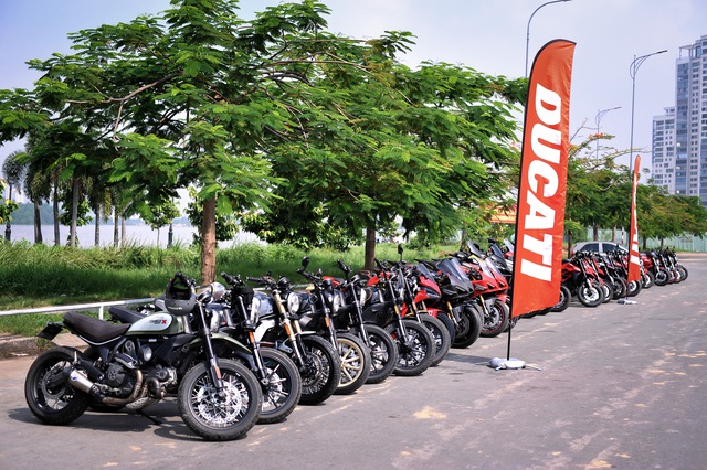 Dàn Ducati hơn 80 chiếc quy tụ tại Sài Gòn: Nhiều mô tô tiền tỷ xuất hiện - Ảnh 9.
