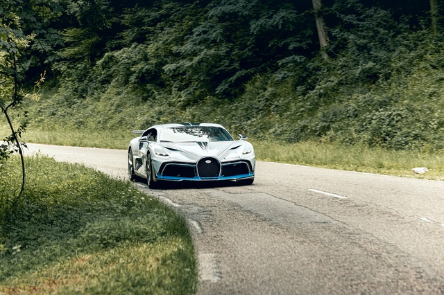 Kỳ công bàn giao siêu phẩm Bugatti Divo: Bọc 8 m2 phim bảo vệ, tái thử nghiệm hàng loạt trang bị - Ảnh 3.
