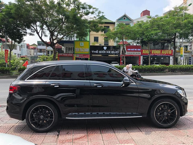 Kỳ công độ cửa hít, mâm lớn, chủ nhân Mercedes-Benz GLC 300 AMG bán xe khi vừa chạy 8.000 km - Ảnh 3.