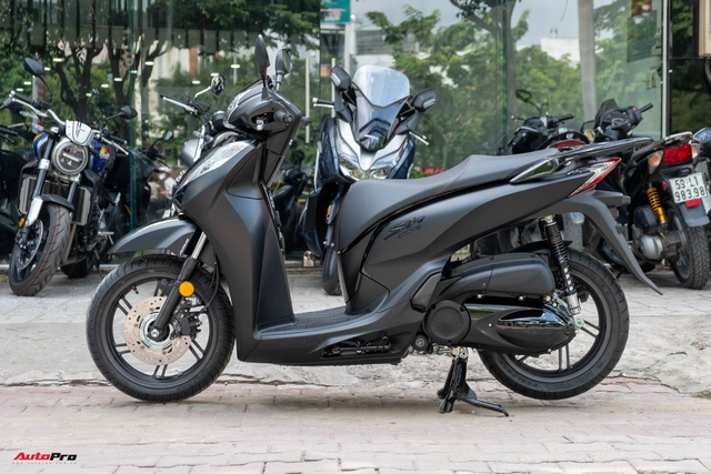 Chi tiết Honda SH300i Total Black 2020 đầu tiên về Việt Nam: Nhập Ý, giá trên dưới 300 triệu đồng - Ảnh 3.