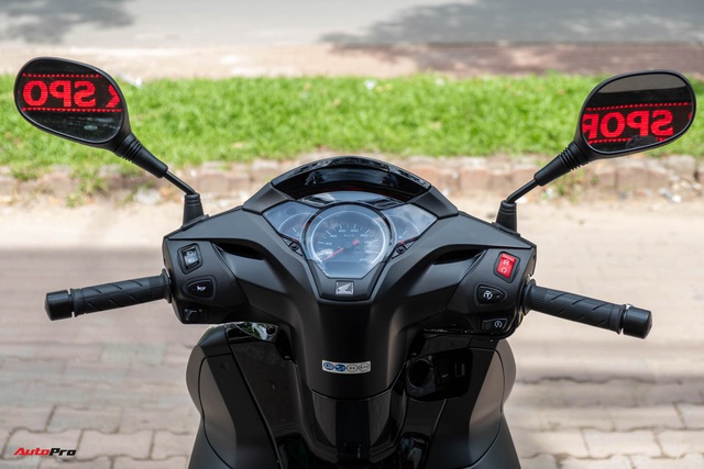Chi tiết Honda SH300i Total Black 2020 đầu tiên về Việt Nam: Nhập Ý, giá trên dưới 300 triệu đồng - Ảnh 5.