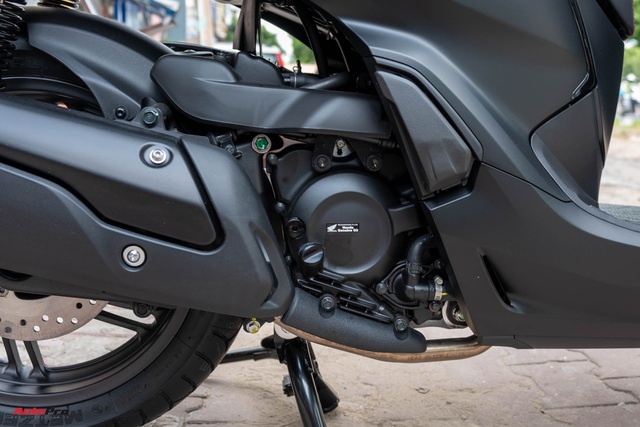 Chi tiết Honda SH300i Total Black 2020 đầu tiên về Việt Nam: Nhập Ý, giá trên dưới 300 triệu đồng - Ảnh 10.