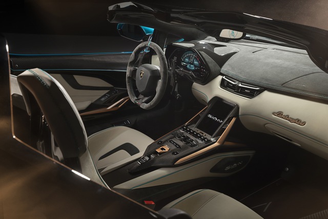 Nếu còn xe, đại gia Hoàng Kim Khánh có thể ký tên lên Lamborghini Sián Roadster mà không cần tự làm như với Aventador S - Ảnh 3.