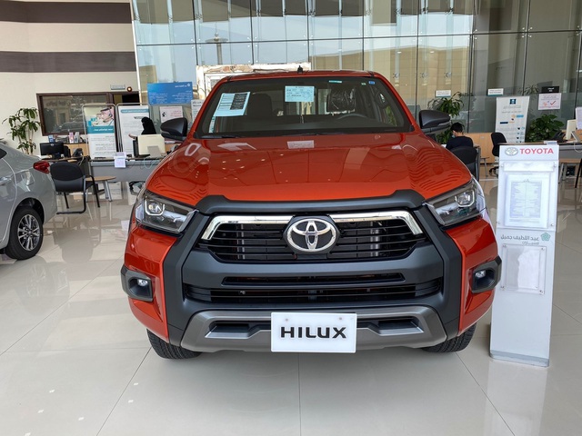 Đại lý ồ ạt chào cọc Toyota Hilux 2021 tại Việt Nam: Giá dự kiến không đổi, đầu xe giống RAV4, đe doạ Ford Ranger - Ảnh 1.