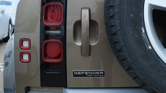 Chi tiết Land Rover Defender 2020 vừa khui công tại Việt Nam: Giá khoảng 5 tỷ đồng, đấu Mercedes G-Class - Ảnh 4.