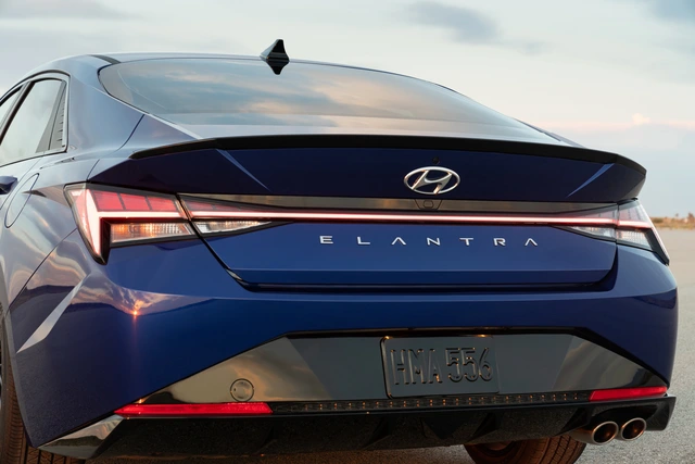 Ra mắt Hyundai Elantra N Line: Động cơ 1.6L tăng áp, có bản số sàn - Ảnh 8.