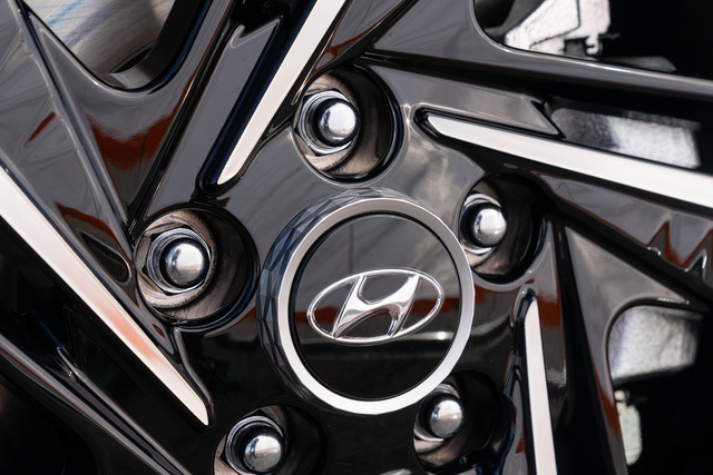 Ra mắt Hyundai Elantra N Line: Động cơ 1.6L tăng áp, có bản số sàn - Ảnh 7.