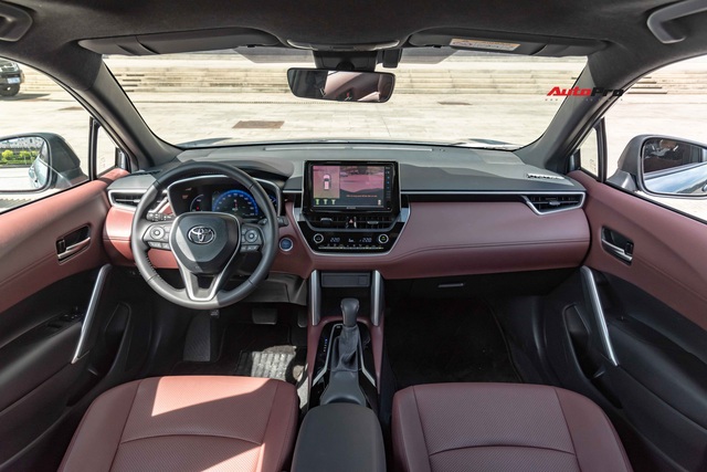 Đánh giá nhanh Toyota Corolla Cross: Quá sớm để khen, quá vội để chê - Ảnh 6.