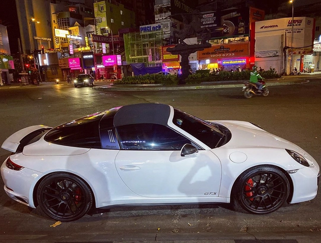 Doanh nhân Đà Lạt bất ngờ chia tay Porsche 911 Targe 4 GTS độc nhất Việt Nam sau 4 tháng tậu xe - Ảnh 3.