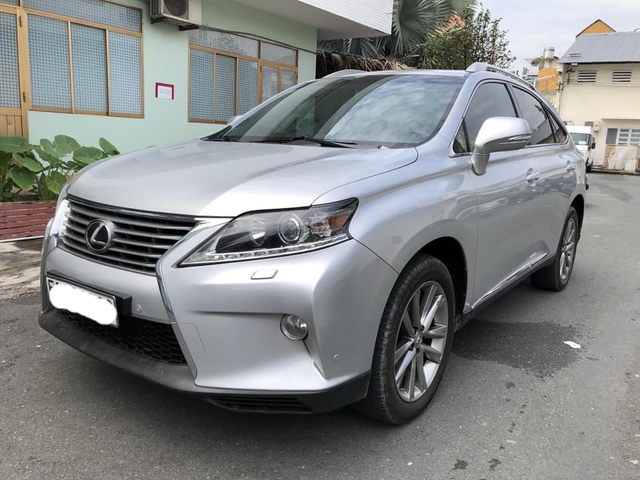 7 năm tuổi, Lexus RX 350 vẫn đắt hơn Mercedes-Benz GLC 2020 cả trăm triệu đồng - Ảnh 1.