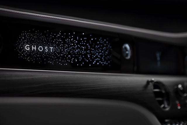 Rolls-Royce Ghost thế hệ mới lộ chi tiết bầu trời sao mini lạ với 90.000 ngôi sao lấp lánh - Ảnh 1.