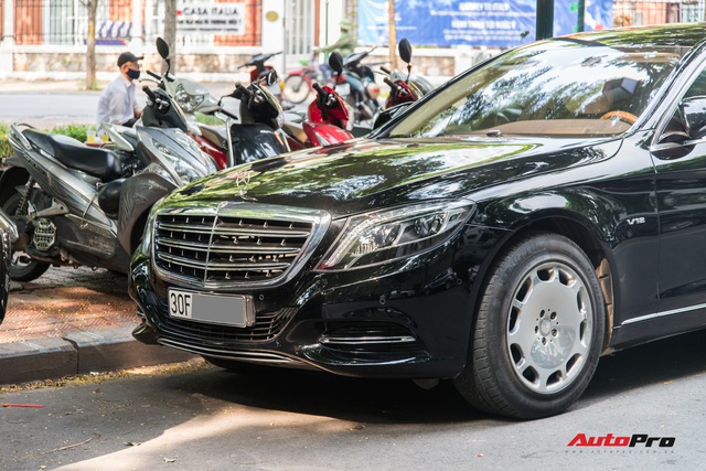 Mercedes-Maybach S600 Pullman của Chủ tịch tập đoàn FLC bất ngờ xuất hiện trên phố, chiều dài của xe gây ấn tượng - Ảnh 2.