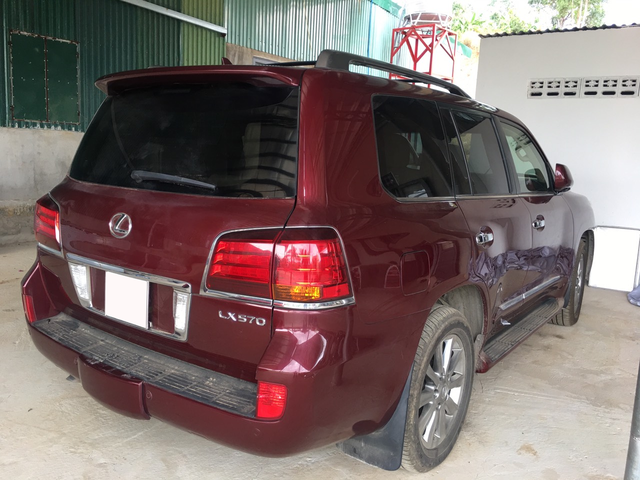 Chạy gần 100.000km, Lexus LX 570 vẫn đắt hơn Mercedes-Benz GLC 300 mua mới cả nửa tỷ đồng - Ảnh 2.