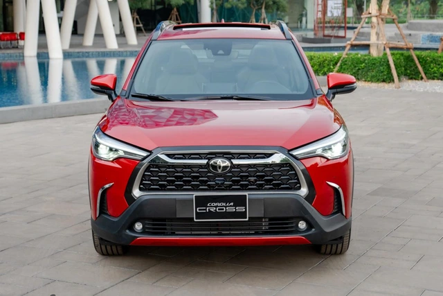 Toyota Corolla Cross ra mắt Việt Nam: Giá từ 720 triệu đồng, đua ‘top’ công nghệ phân khúc - Ảnh 1.