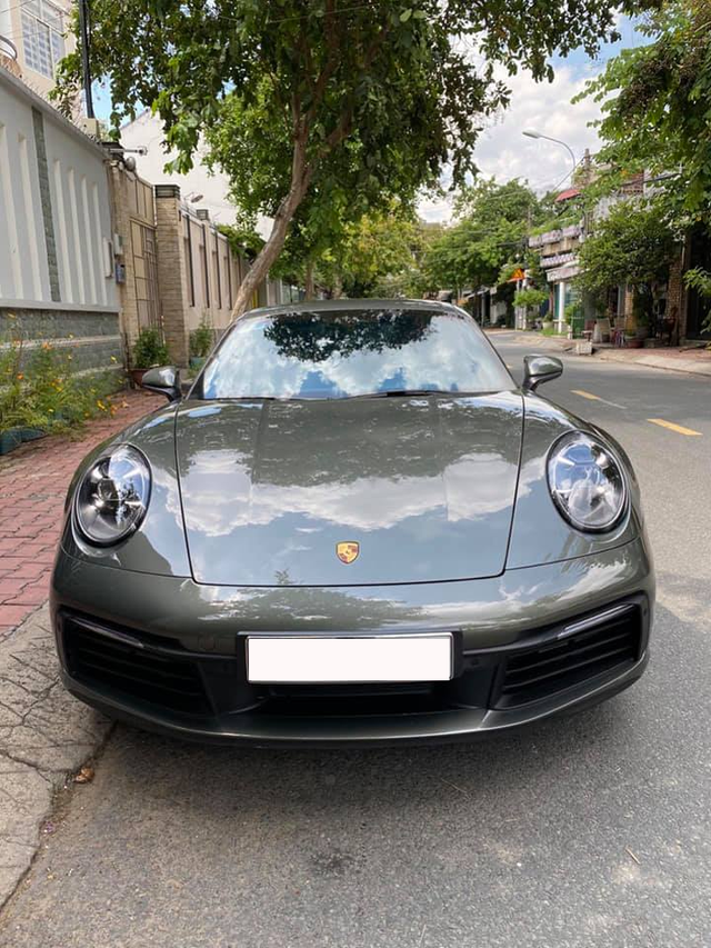 Hàng hiếm Porsche 911 2019 siêu lướt bán lại giá 8,8 tỷ đồng, ODO chỉ 2.000km - Ảnh 1.