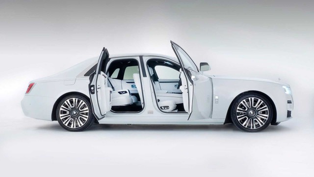 Rolls-Royce âm thầm sản xuất xe mới, khẳng định không tốn một giọt xăng - Ảnh 1.