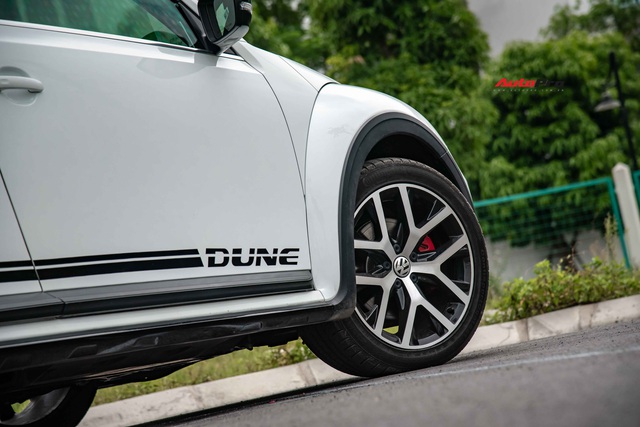 Hậu khai tử, hàng hiếm Volkswagen Beetle Dune 2019 có giá đắt ngang VinFast Lux A2.0 đập hộp - Ảnh 2.