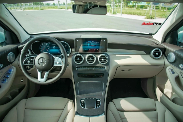 Vừa mua xe, chủ Mercedes-Benz GLC 300 đời mới đã bán vội với giá bằng niêm yết - Ảnh 3.
