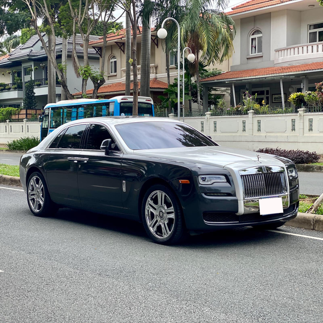 Sau gần 1 thập kỷ, Rolls-Royce Ghost hạ giá rẻ hơn cả Mercedes-Maybach đập hộp - Ảnh 7.