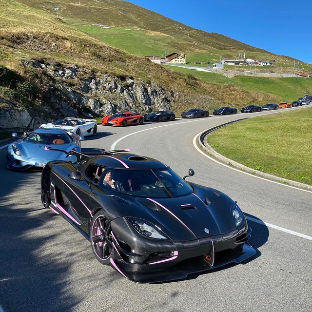 Hội chủ xe Koenigsegg tổ chức offline: Đếm sương sương cũng được 25 triệu USD - Ảnh 1.