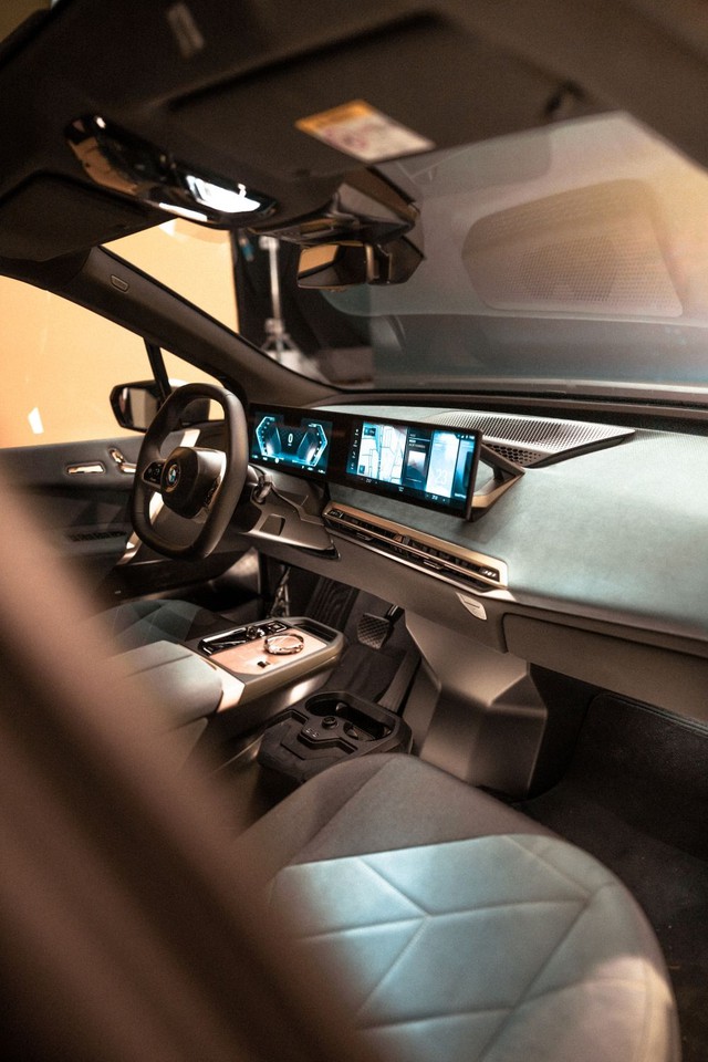 BMW công bố hệ thống iDrive đỉnh cao cho các chủ lực tương lai đối đầu màn 56 inch của Mercedes - Ảnh 1.