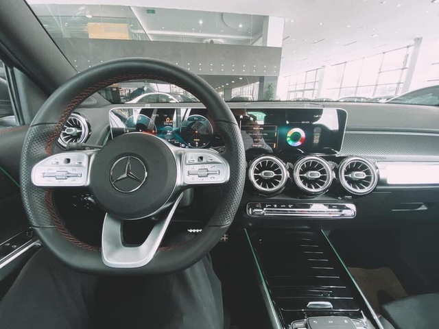Hàng hot Mercedes-Benz GLB 200 đầu tiên được bán lại: Mới chạy 70km, giá hơn 2,2 tỷ đồng - Ảnh 4.