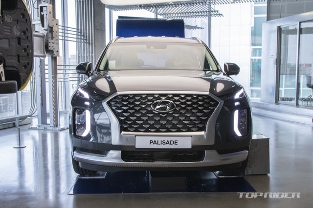 Ảnh thực tế Hyundai Palisade phiên bản VIP tại đại lý: Ghế sau đúng chất ông chủ, xịn không kém Maybach, giá quy đổi hơn 1,1 tỷ đồng - Ảnh 2.