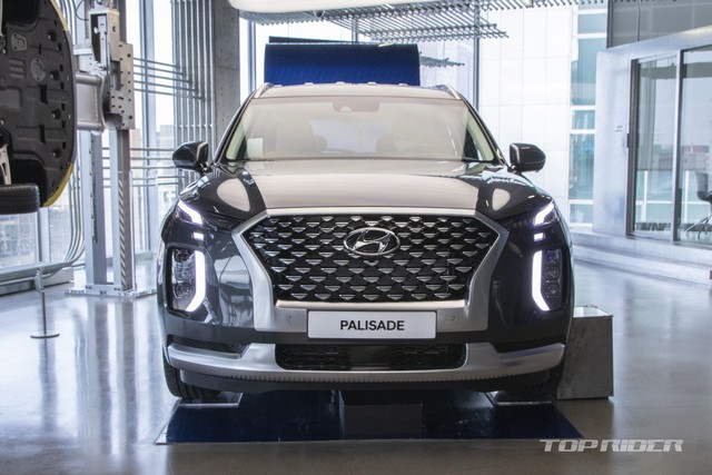 Ảnh thực tế Hyundai Palisade phiên bản VIP tại đại lý: Ghế sau đúng chất ông chủ, xịn không kém Maybach, giá quy đổi hơn 1,1 tỷ đồng - Ảnh 2.