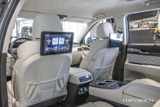 Ảnh thực tế Hyundai Palisade phiên bản VIP tại đại lý: Ghế sau đúng chất ông chủ, xịn không kém Maybach, giá quy đổi hơn 1,1 tỷ đồng - Ảnh 8.